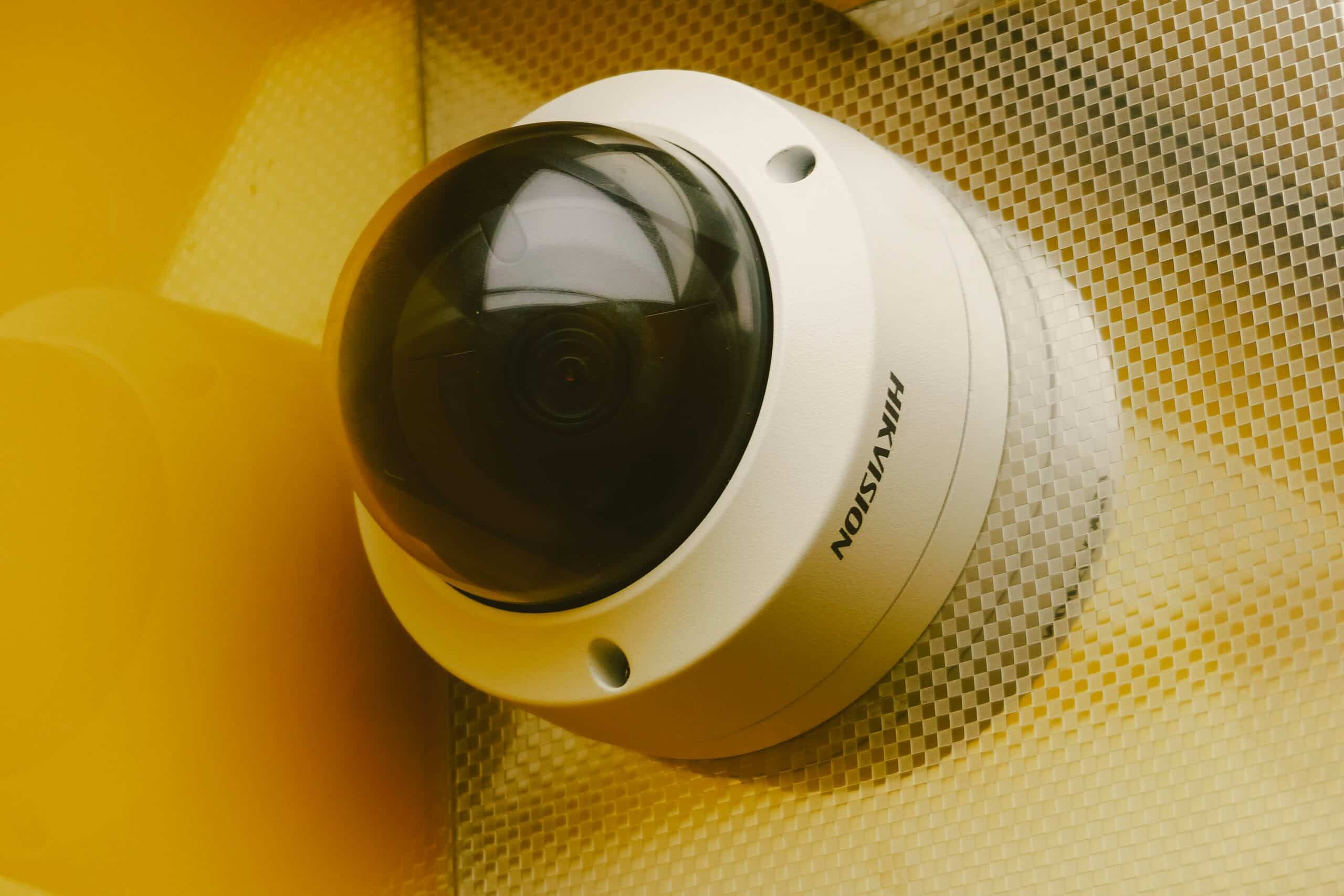 Les caméras de sécurité intérieures bannies des logements Airbnb
