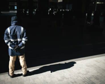 Emploi : les travailleurs immigrés bien représentés dans le secteur de la sécurité privée