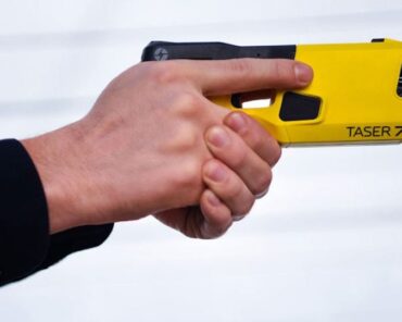 Questions autour de l’usage d’un pistolet à impulsion électrique par un agent de sécurité