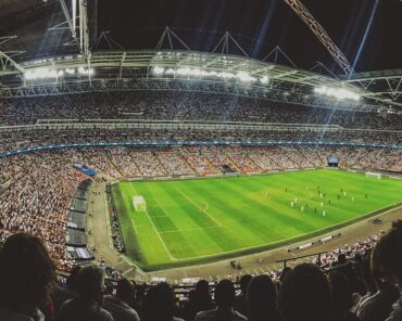 Des agents de sécurité, confondus avec des CRS, pour sécuriser des tribunes de Ligue 1 de football