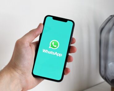 Sécurité privée : peut-on ajouter un collègue à un groupe WhatsApp
