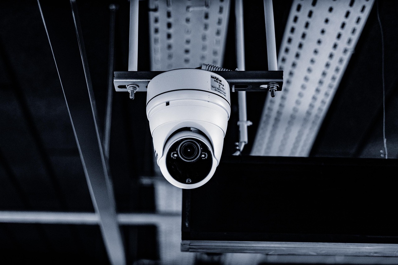 Un premier coup d’arrêt pour la vidéosurveillance algorithmique ?