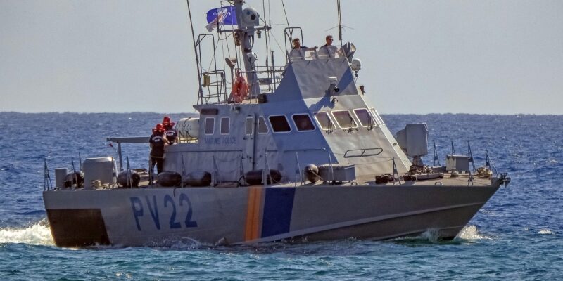 Zoom sur le métier d'agents de sécurité armée pour les transports maritimes.