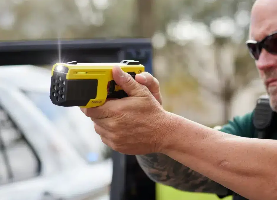 Expérimentation dans la sécurité des transports : des agents de sûreté SNCF et RATP équipés de taser